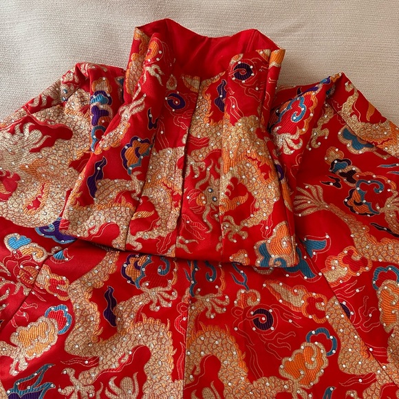 Chinese wedding gown - Picture 3 of 11